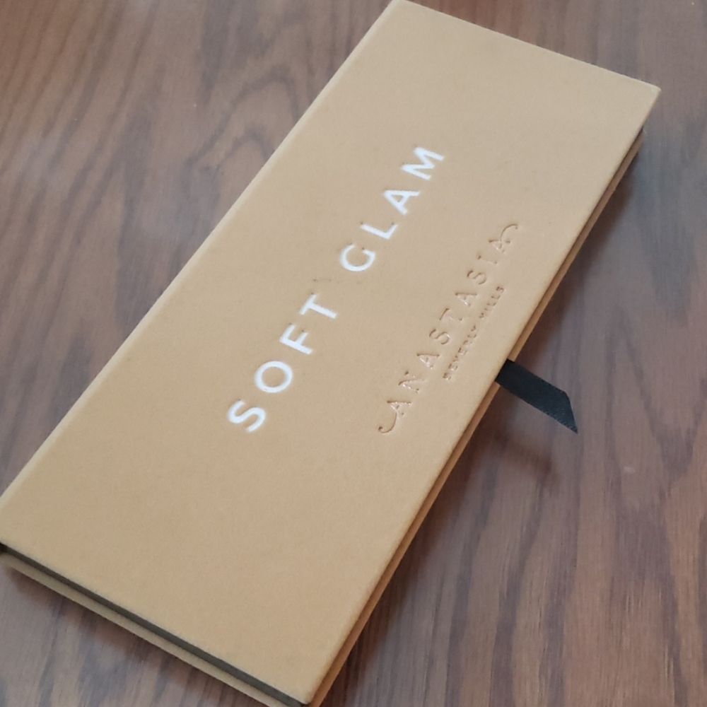 Anastasia Beverly Hills Soft Glam